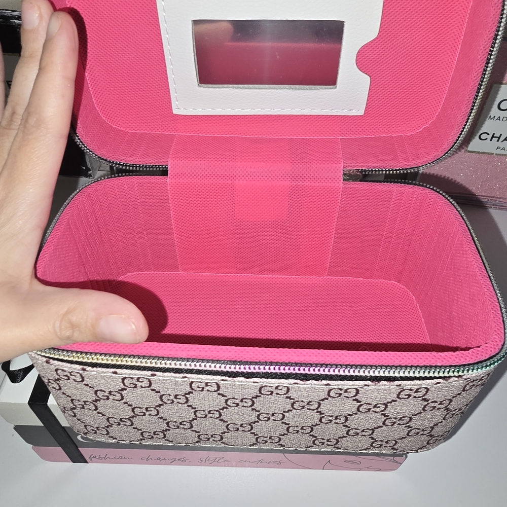 NWOT Fashion  Small GG Monogram Cosmetic Case - Picture 2 of 2
